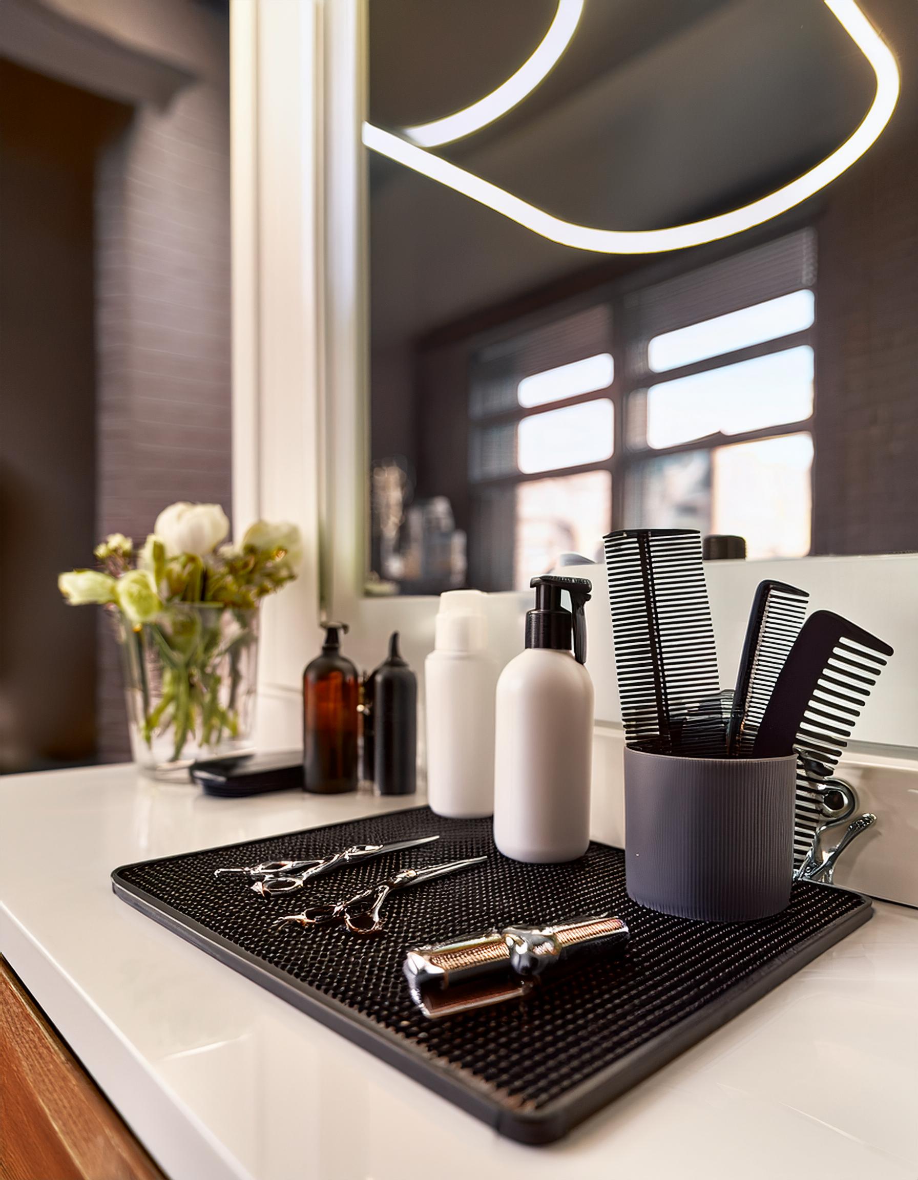 Haarsalon mit modernem Design und professionellen Stylisten.